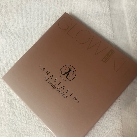 Anastasia glow kit - Picture 1 of 3